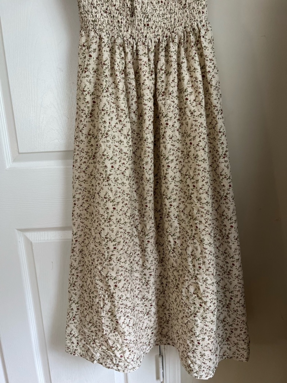 NWT Storia / Worth Collective Nya Beige Red Floral Smocked Dress Medium - Picture 7 of 16